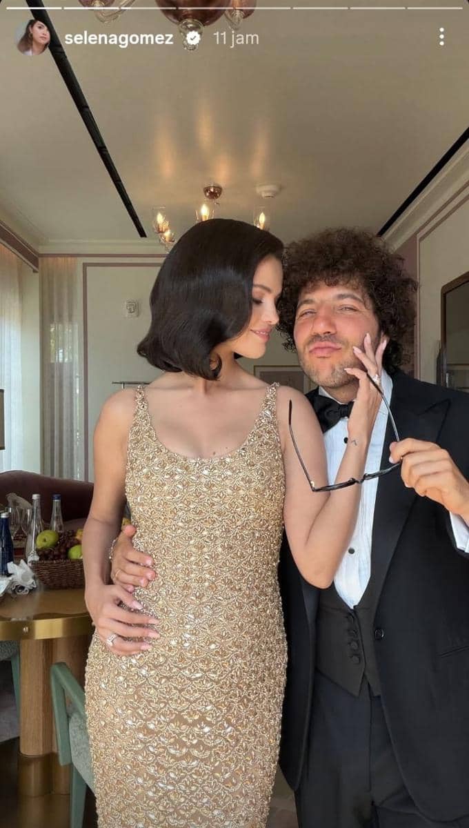 Selena Gomez dan Benny Blanco OTW ke pernikahan Taylor Swift dan Travis Kelce