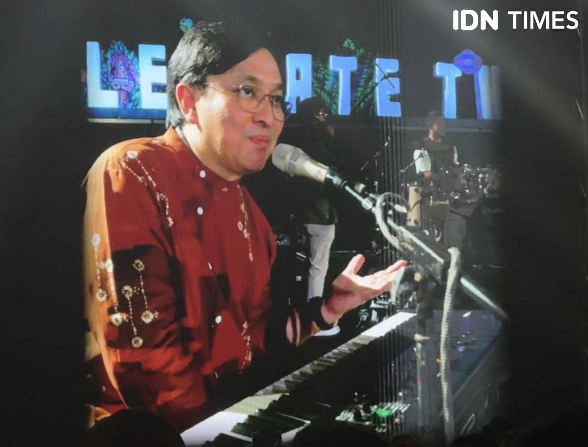 Yovie Widianto dalam penampilan Kahitna di Prambanan Jazz Festival 2026