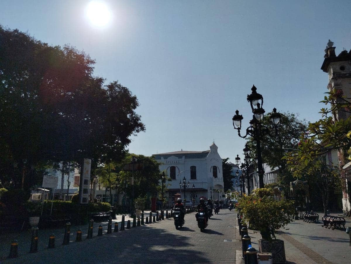 Cuaca Semarang Sabtu 18 Juli: Siang Terik Pol, Gerah Sumuk Lur!