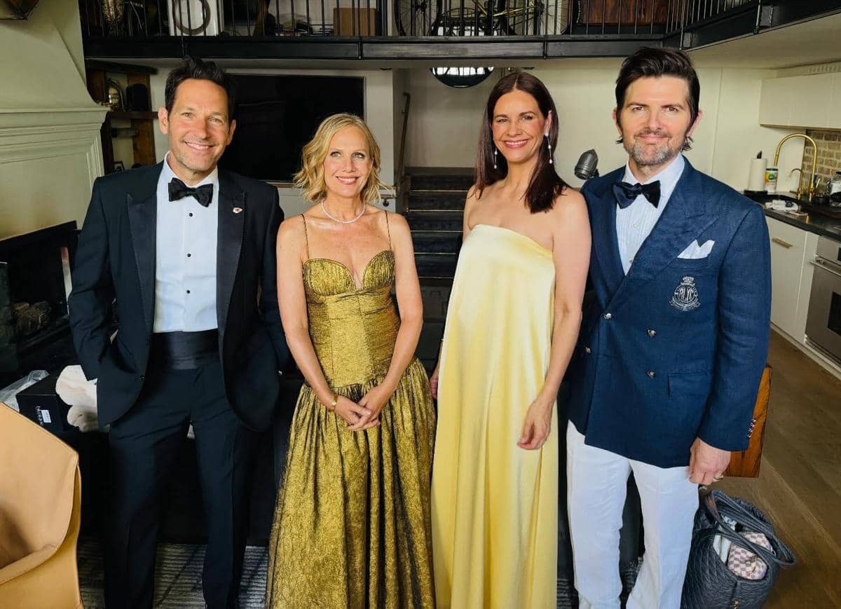 Paul Rudd, Adam Scott, dan istri mereka OTW ke pernikahan Taylor Swift dan Travis Kelce