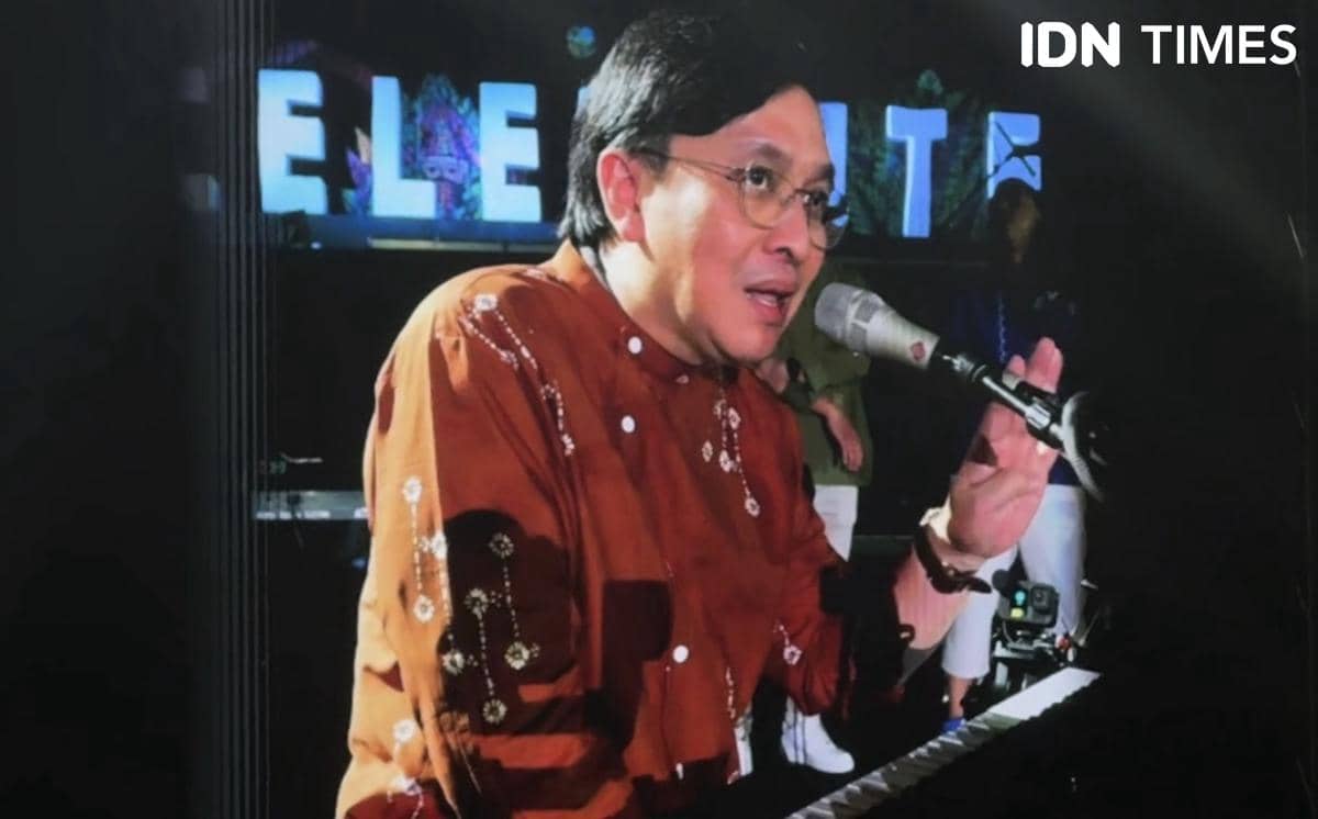 Yovie Widianto dalam penampilan Kahitna di Prambanan Jazz Festival 2026