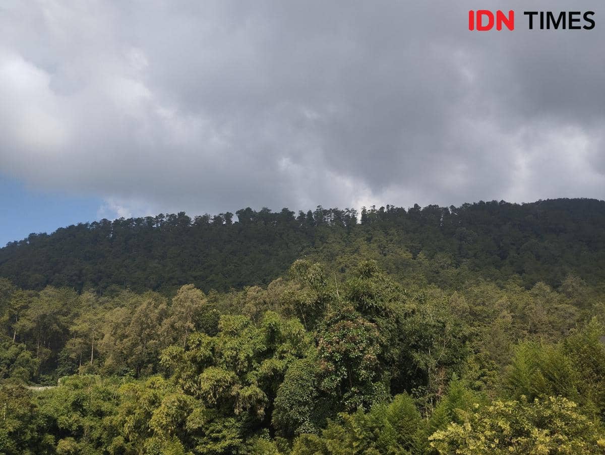 Cuaca cerah berawan awan tebal di Salatiga. (IDN Times/Dhana Kencana)