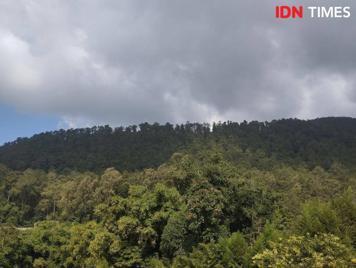 Cuaca cerah berawan awan tebal di Salatiga. (IDN Times/Dhana Kencana)