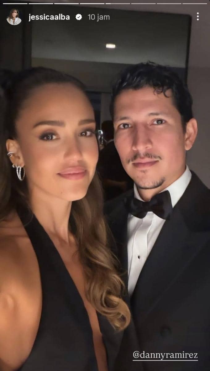 Jessica Alba dan Danny Ramirez OTW ke pernikahan Taylor Swift dan Travis Kelce