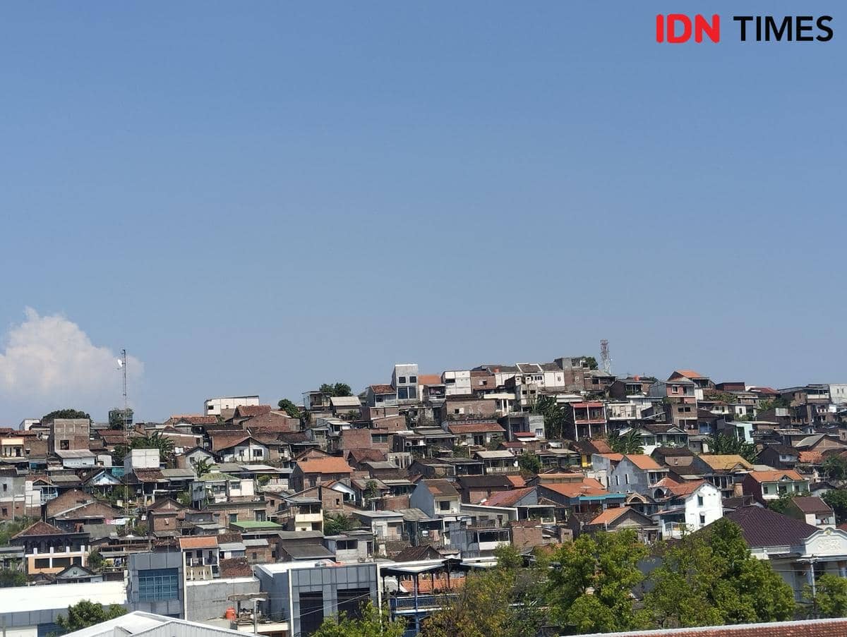 Cuaca Semarang 10 Juli: Teduh Seharian, Awas Hujan Ringan di Pegunungan Lur!