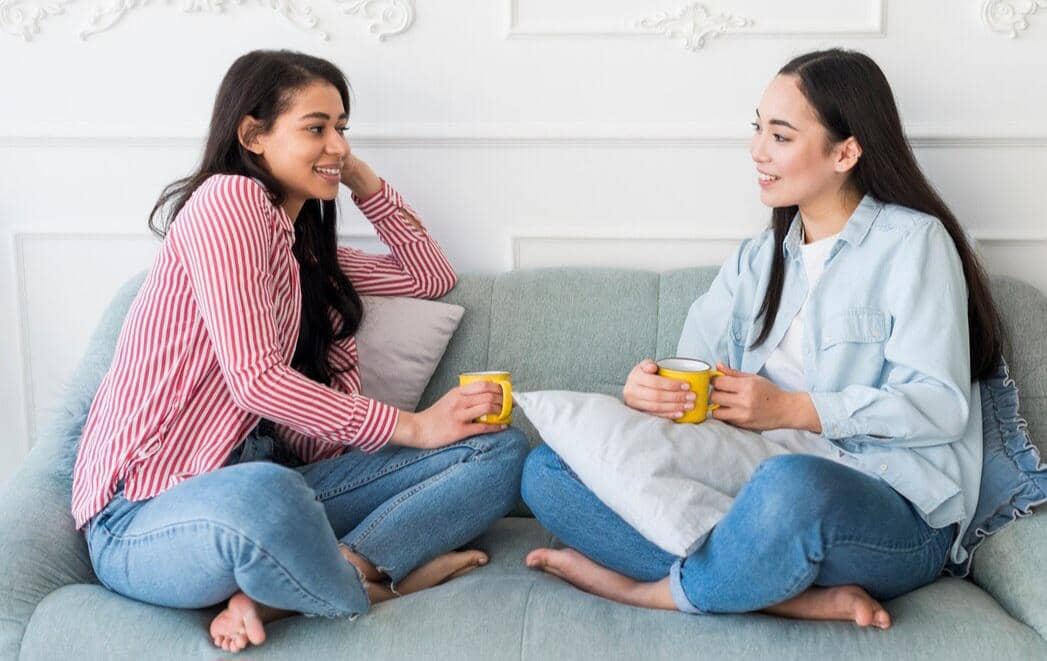 ngobrol dengan teman (magnific.com/freepik)