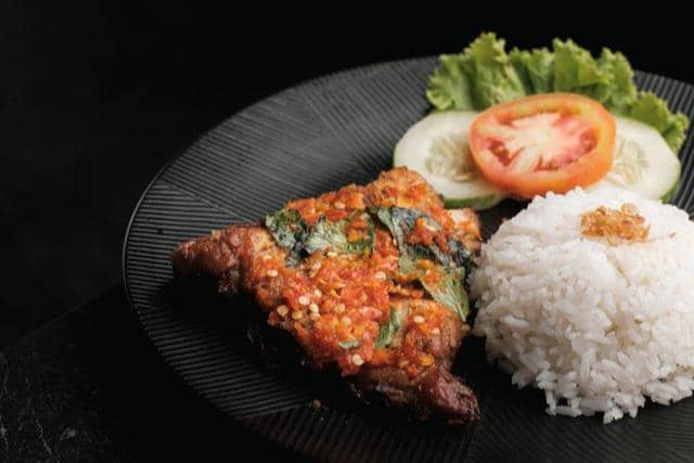 Ilustrasi ayam geprek