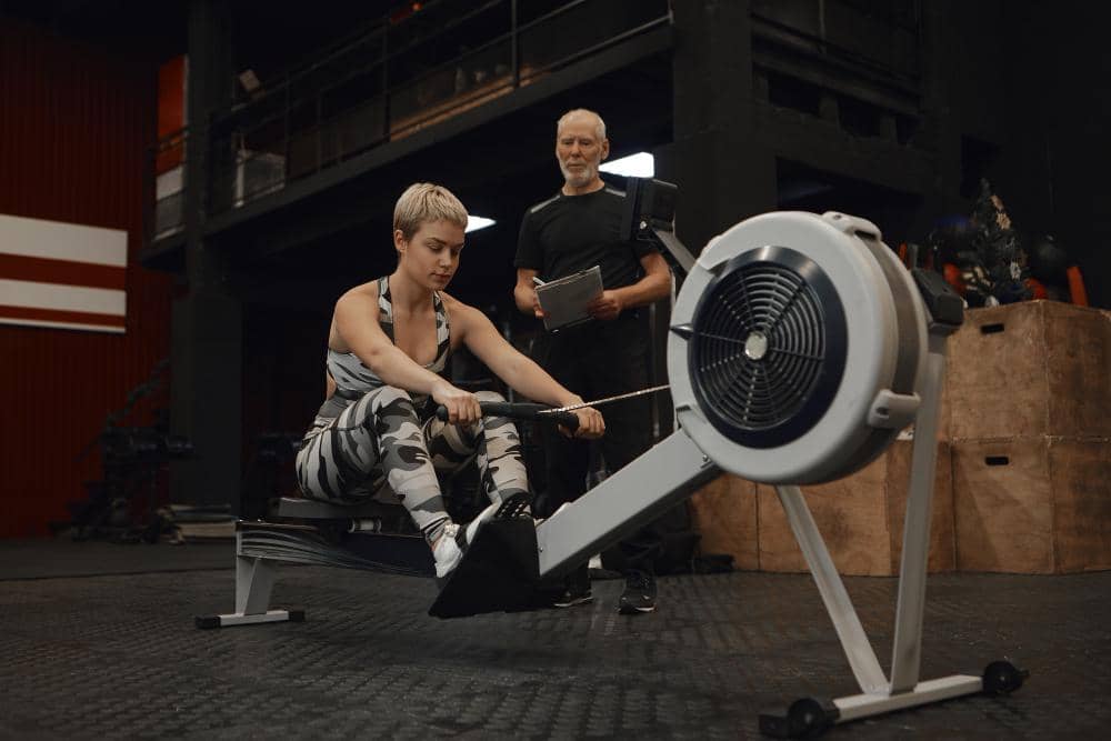 SkiErg vs Rowing Machine, Efektif Mana Buat Bakar Kalori?
