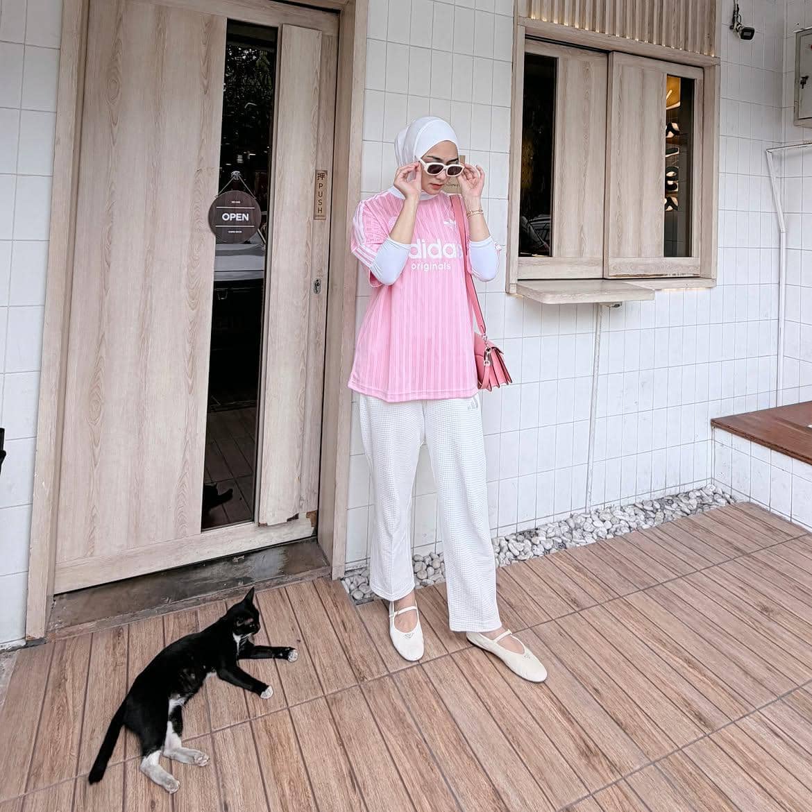 gaya fashion hijab sporty ala Citra Kirana