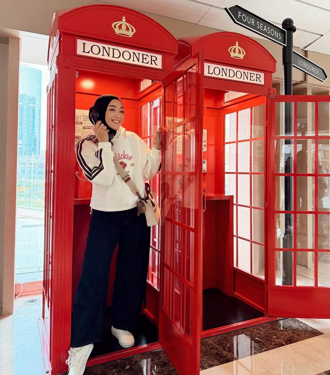 gaya fashion hijab sporty ala Citra Kirana