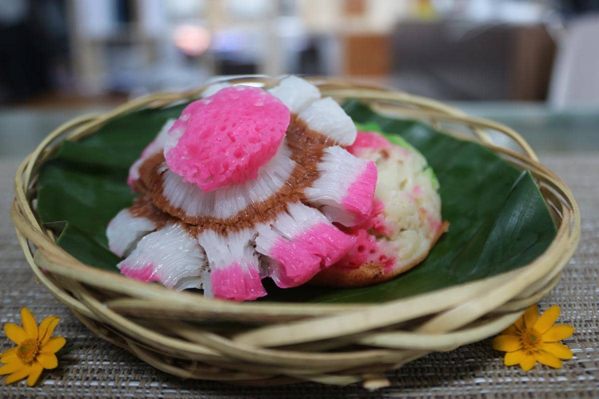 ilustrasi kue bikang mawar