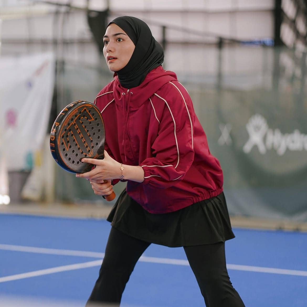 gaya fashion hijab sporty ala Citra Kirana