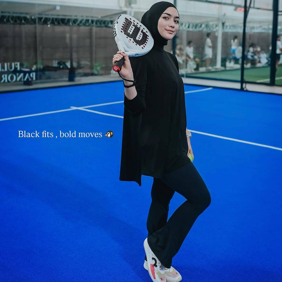 gaya fashion hijab sporty ala Citra Kirana