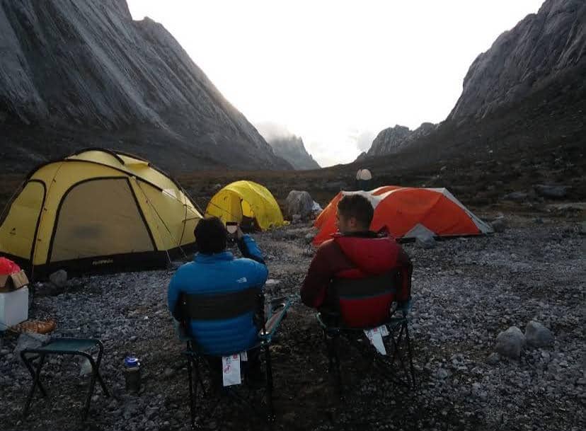 potret basecamp pendakian di Puncak Carstenz
