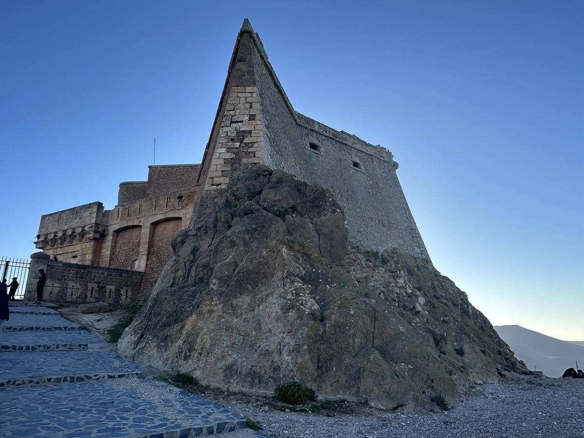 potret benteng Santa Cruz di Oran