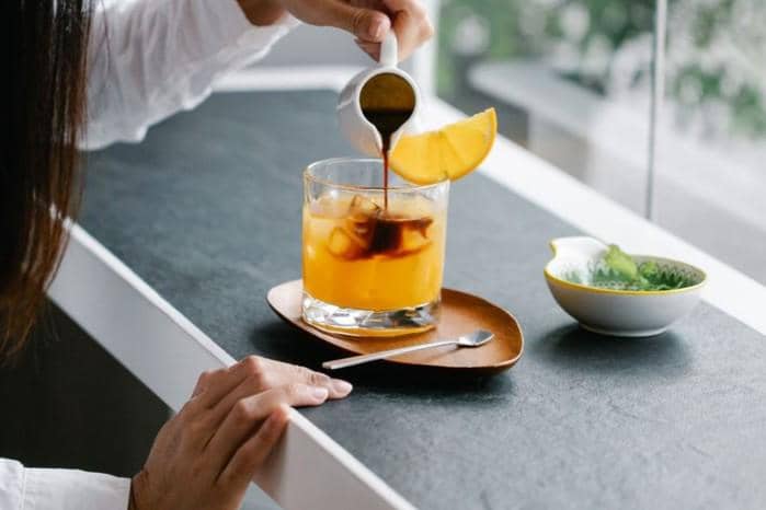 ilustrasi coconut orange espresso cooler