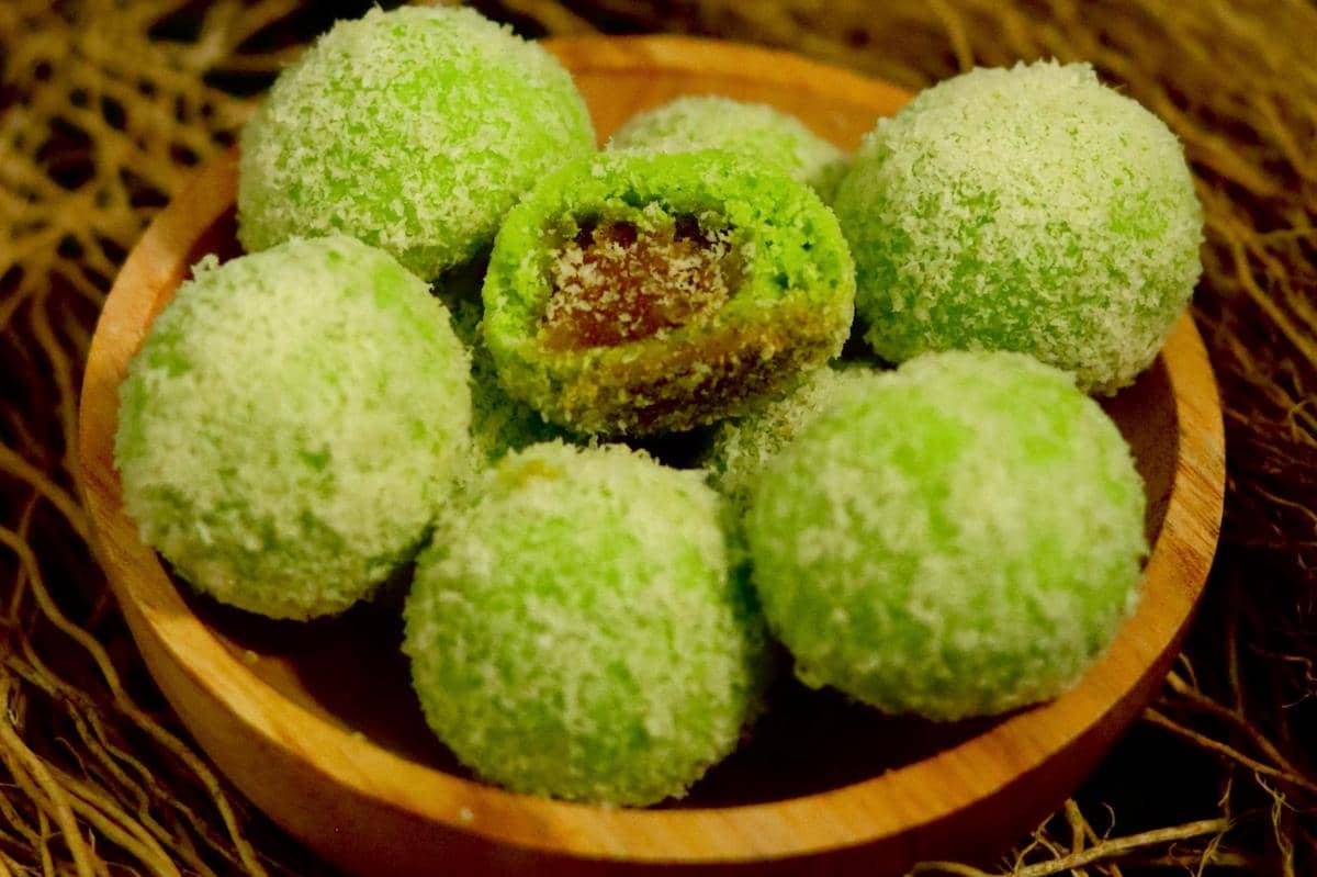 7 Jajanan Tradisional Indonesia yang Gak Kalah Enak dari Dubai Chewy Cookie
