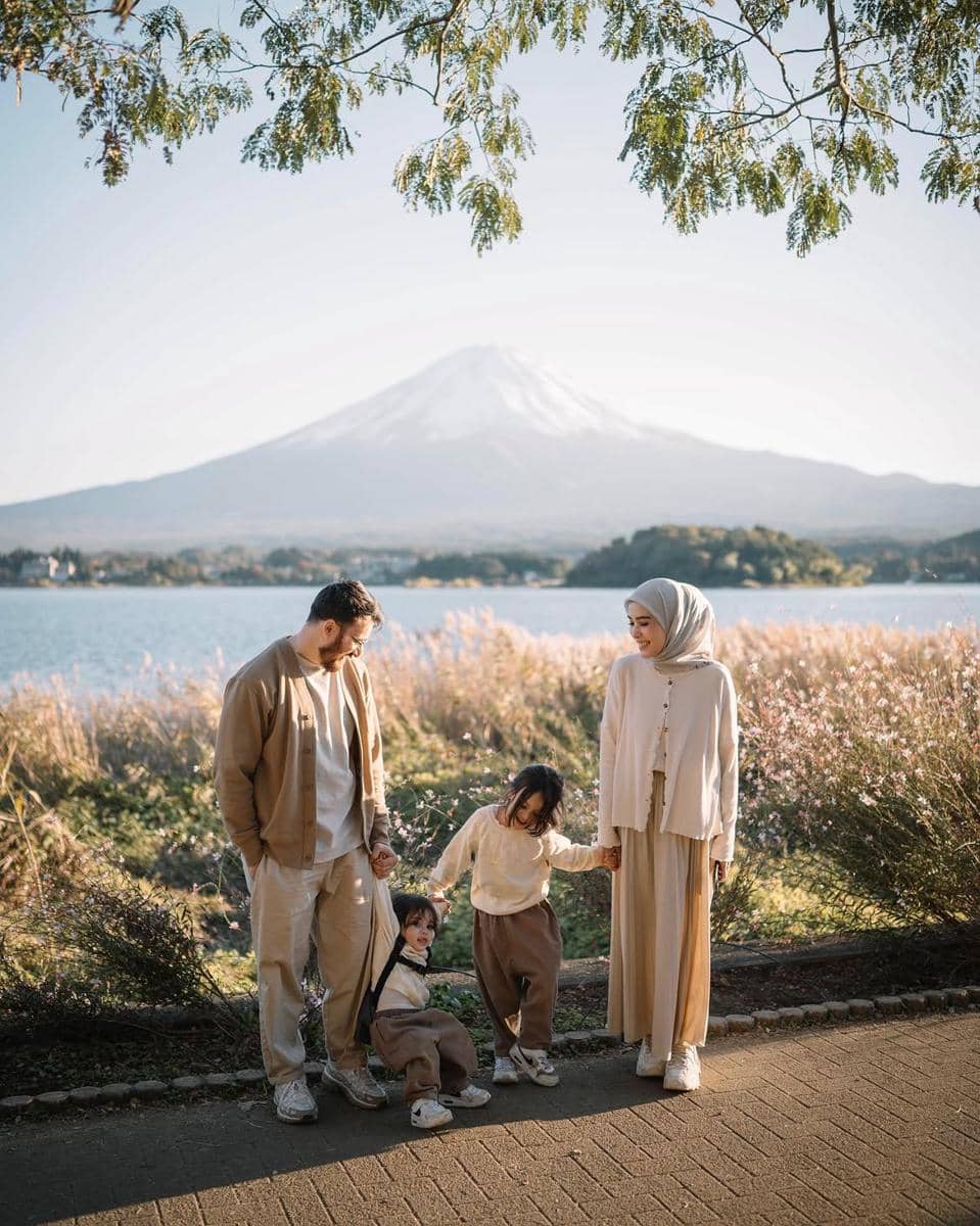 referensi OOTD hijab ibu dan anak ala Hamidah Rachmayanti