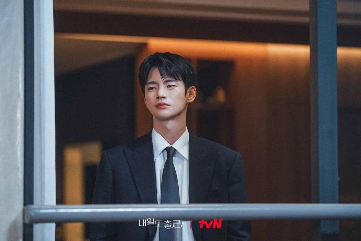 Cuplikan drama Korea See You at Work Tomorrow
