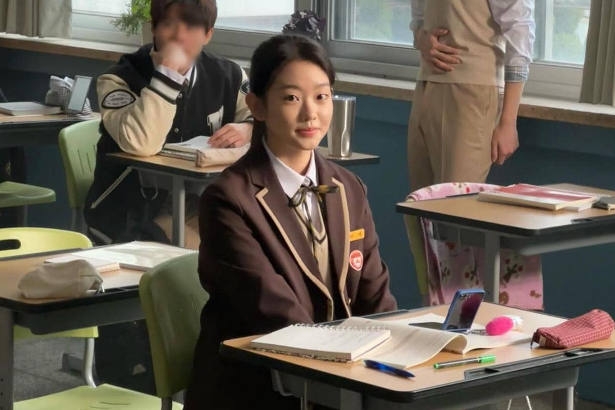 7 Potret Seo Su Min di Balik Layar Drama Agent Kim Reactivated, Seru!