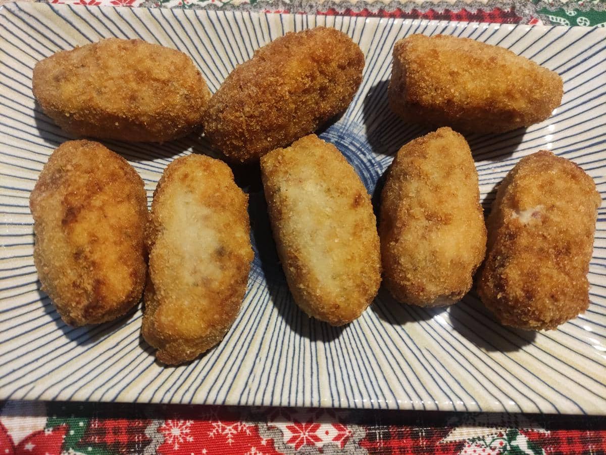 ilustrasi kroket singkong isi daging
