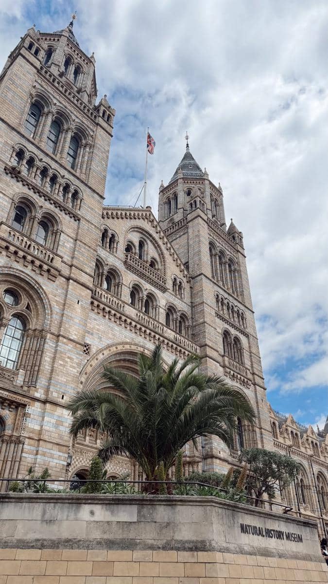 Yunita Siregar mengunjungi Natural History Museum di London
