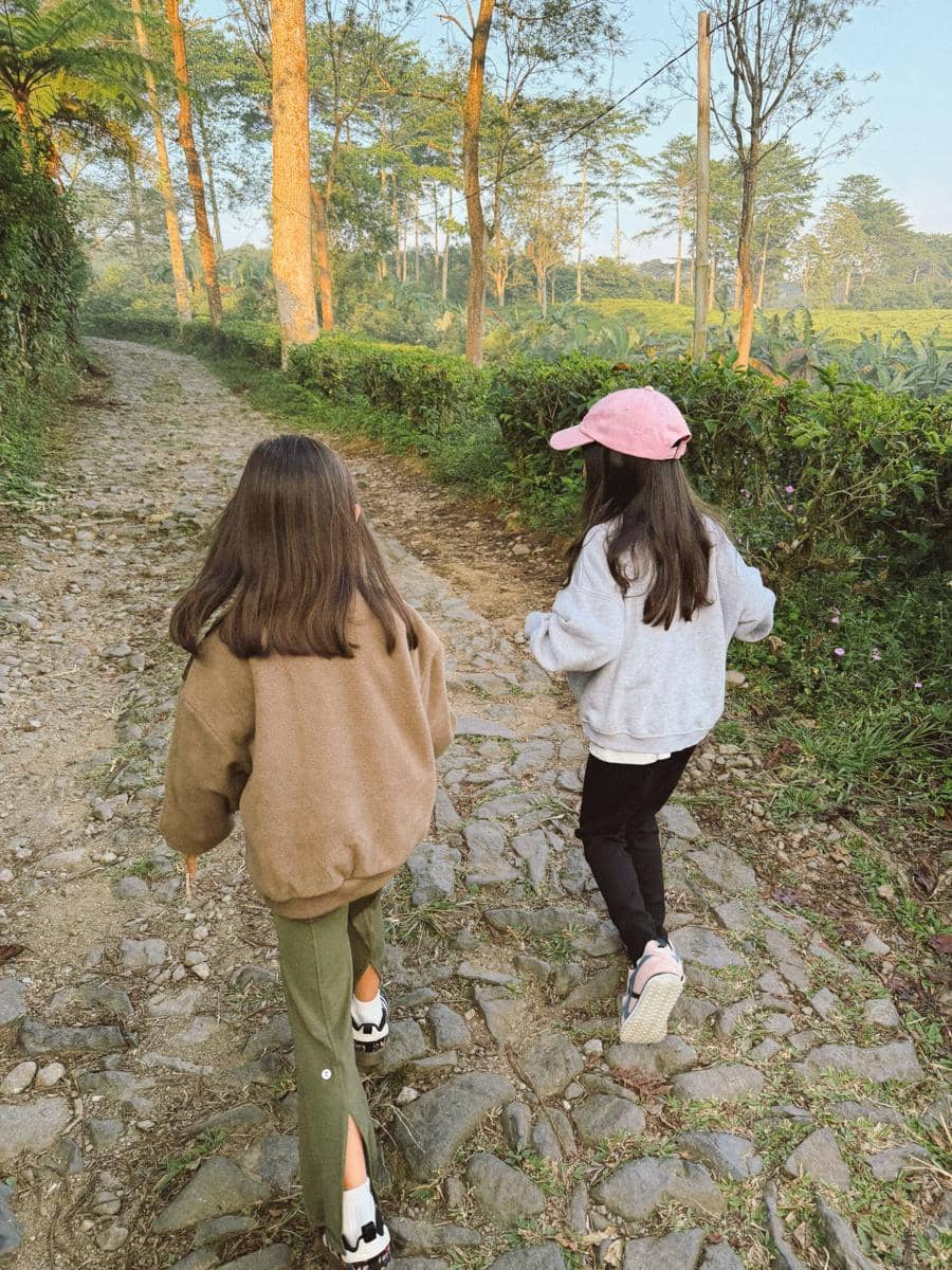 Raisa liburan bareng keluarga di Puncak