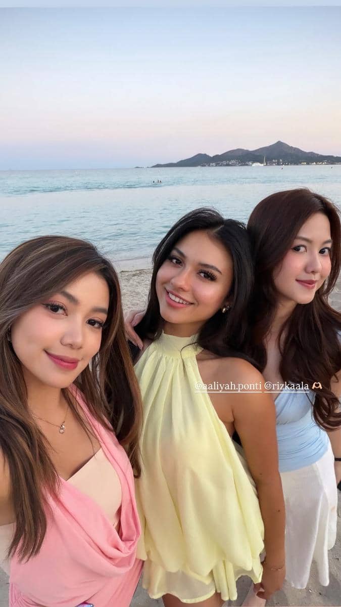 Regina Phoenix liburan di Pulau Mallorca