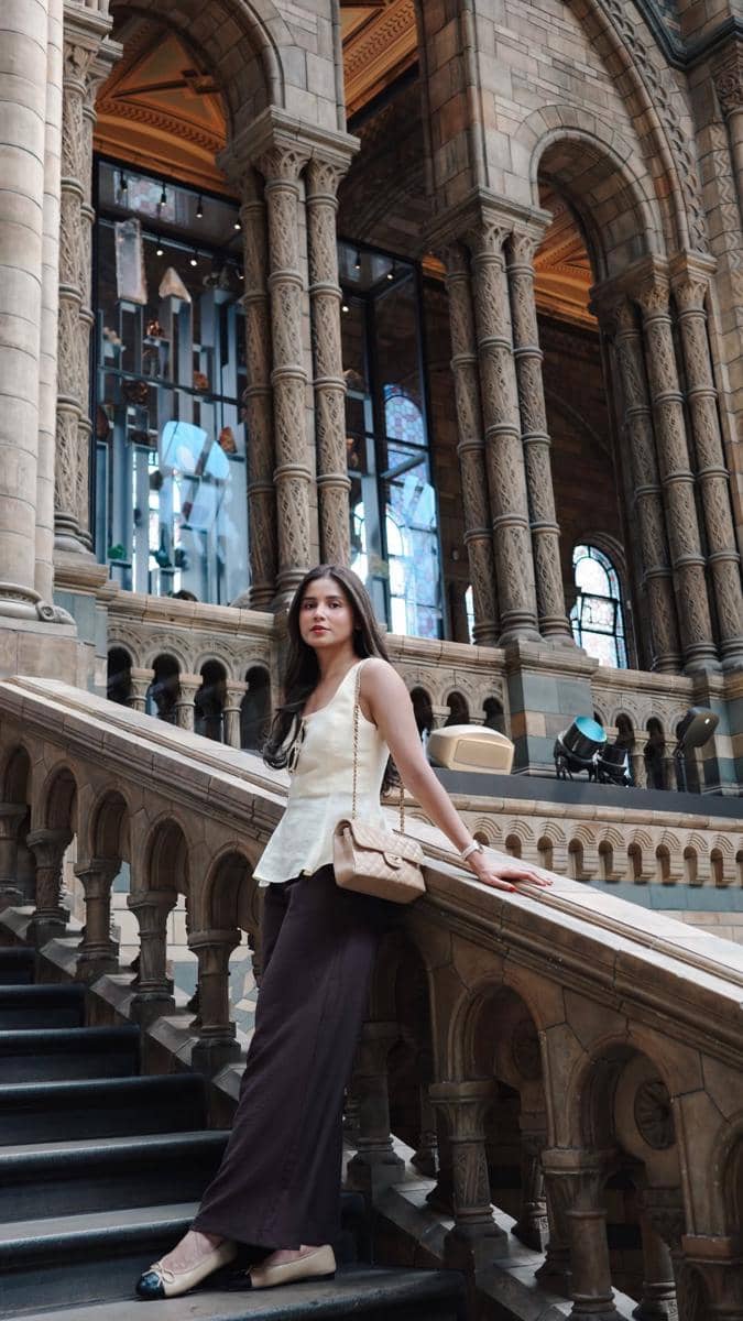 Yunita Siregar mengunjungi Natural History Museum di London