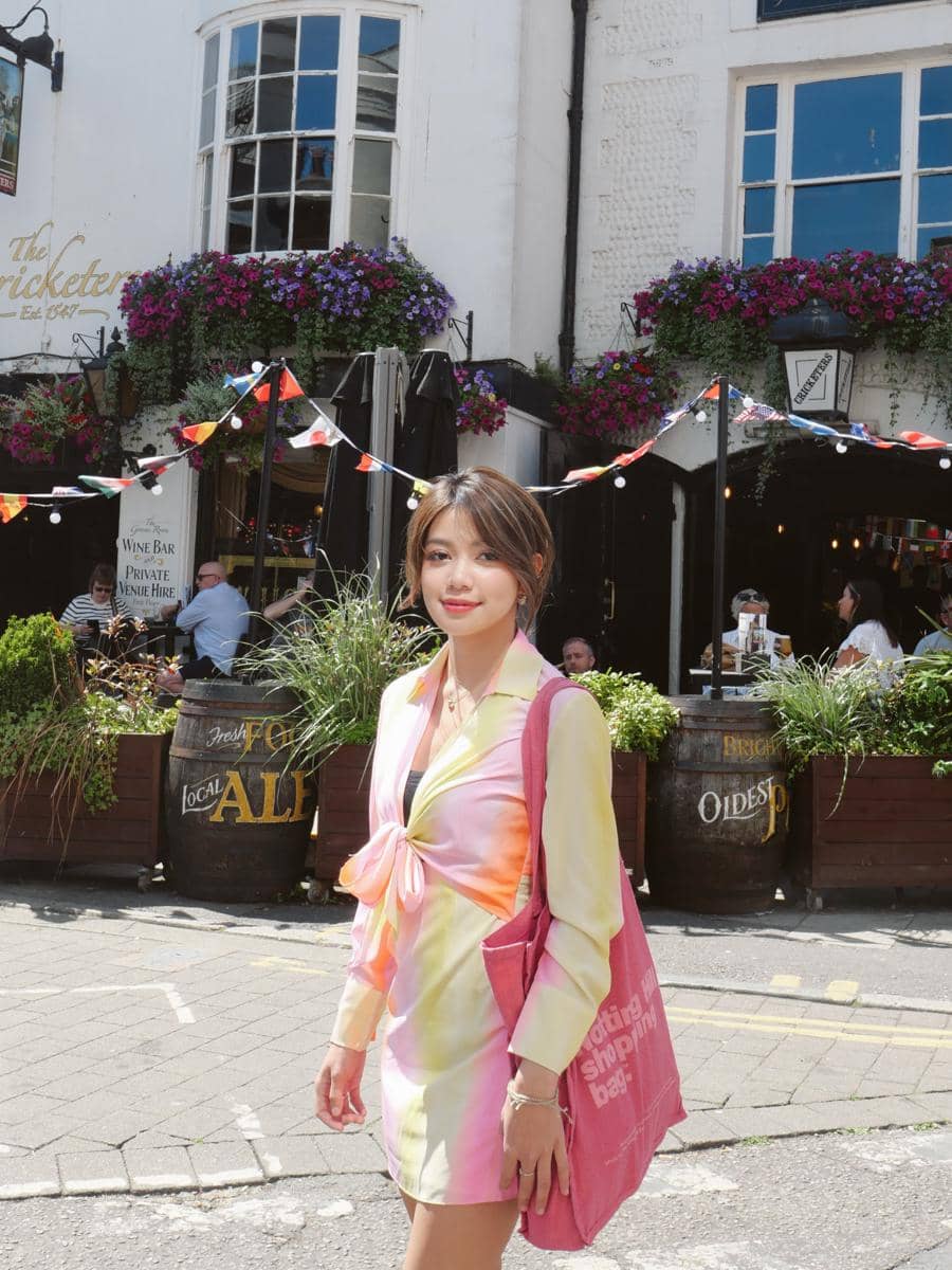 Regina Phoenix nonton konser Bad Bunny di London