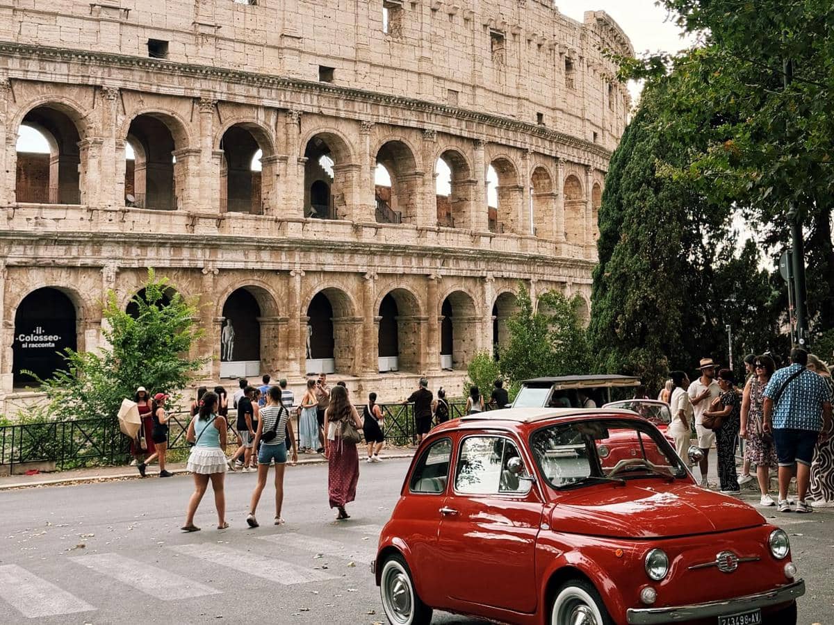 Enzy Storia jalan-jalan di Kota Roma