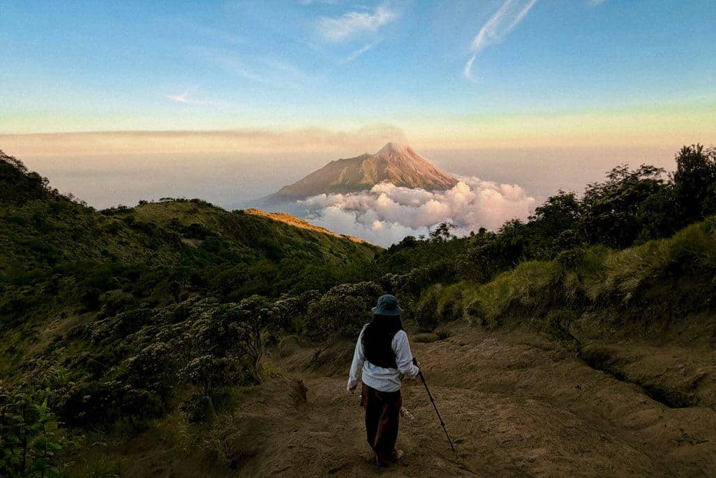 Inka Andestha mendaki Gunung Merbabu