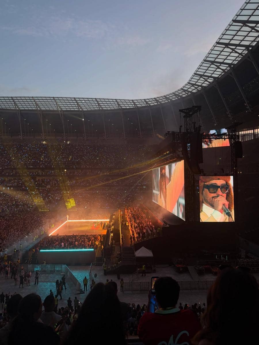 Regina Phoenix nonton konser Bad Bunny di London
