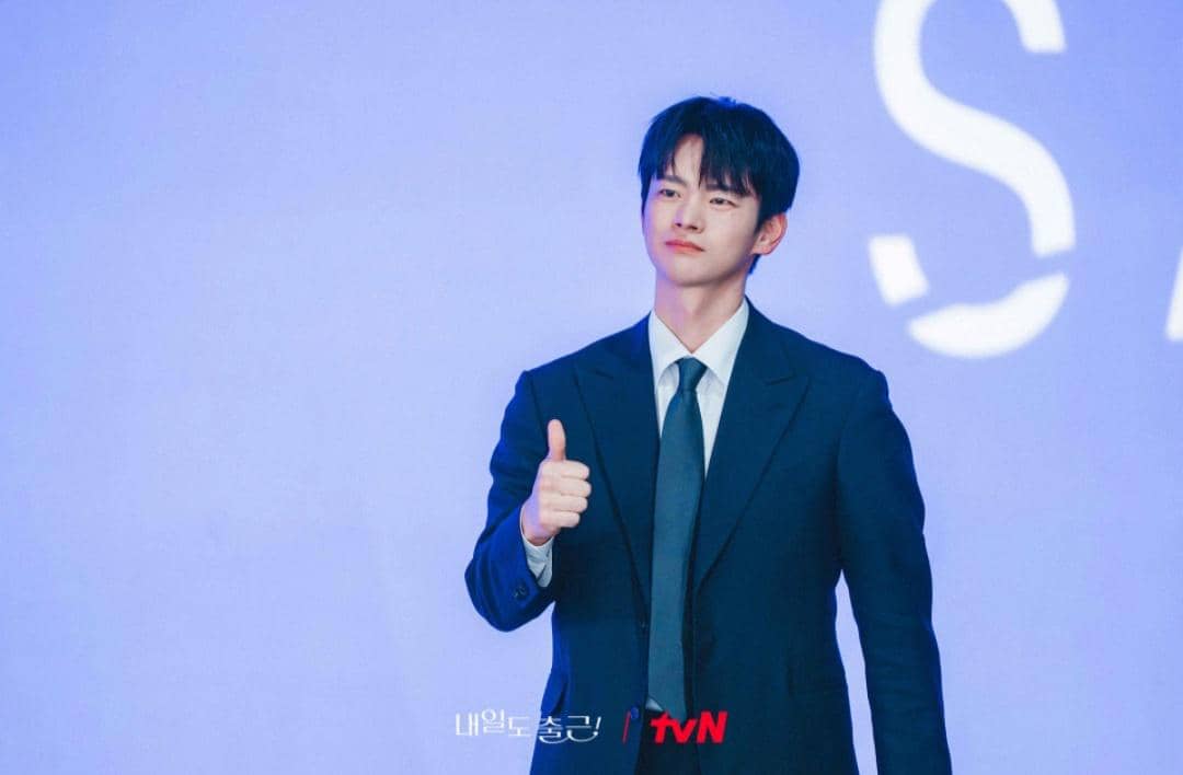 4 Sisi Lembut Kang Si Woo di See You at Work Tomorrow!