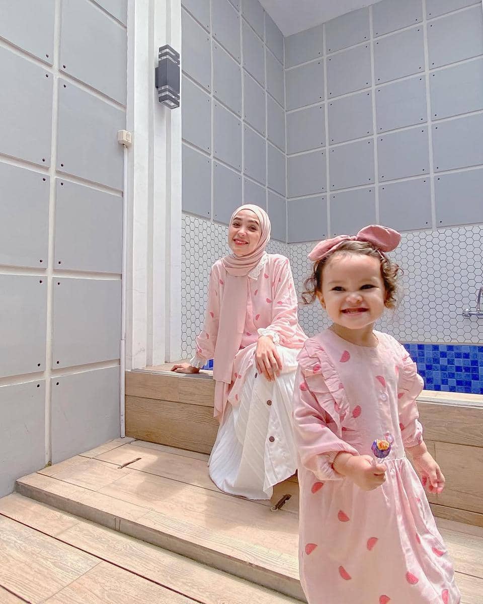 referensi OOTD hijab ibu dan anak ala Hamidah Rachmayanti