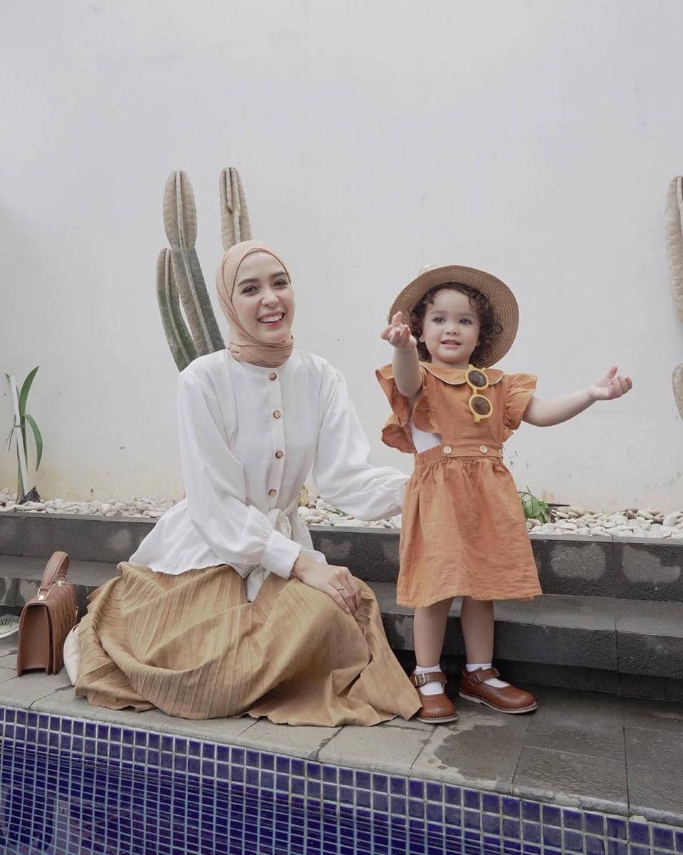 referensi OOTD hijab ibu dan anak ala Hamidah Rachmayanti