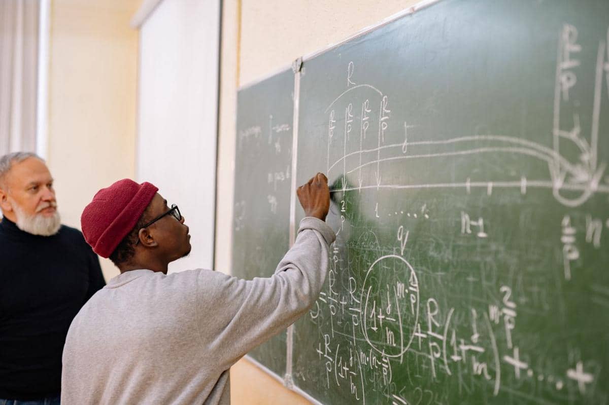 ilustrasi mahasiswa sedang belajar, dosen, jurusan matematika