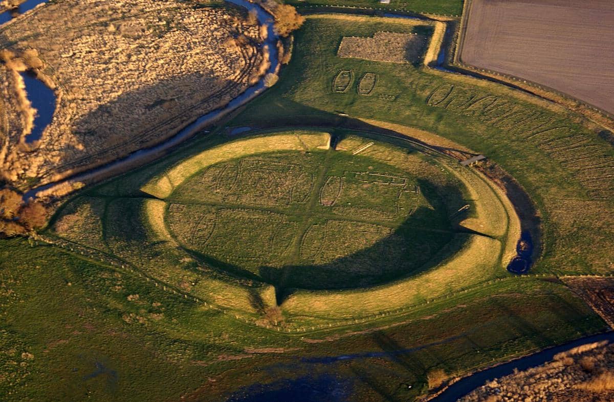 Trelleborg, sebuah benteng cincin Viking yang terletak di dekat Slagelse, Denmark.