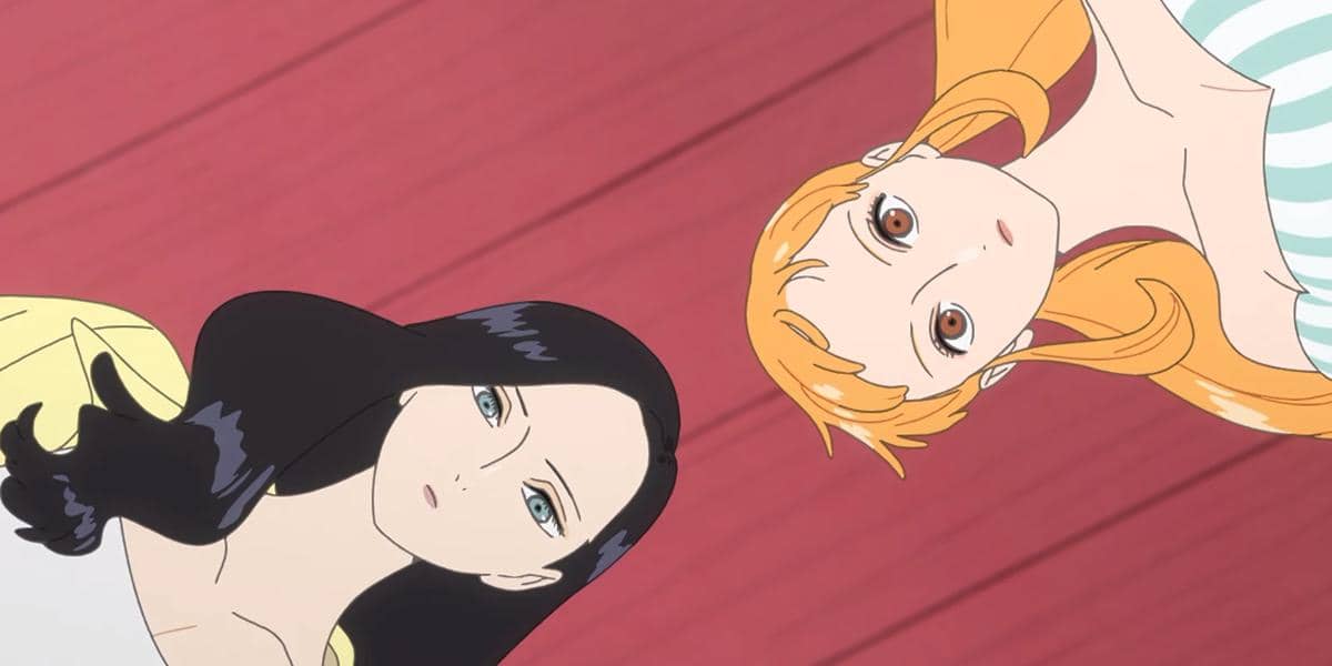 Dua karakter anime perempuan berambut hitam dan oranye berbaring di lantai kayu sambil melihat ke arah atas dengan ekspresi tenang.
