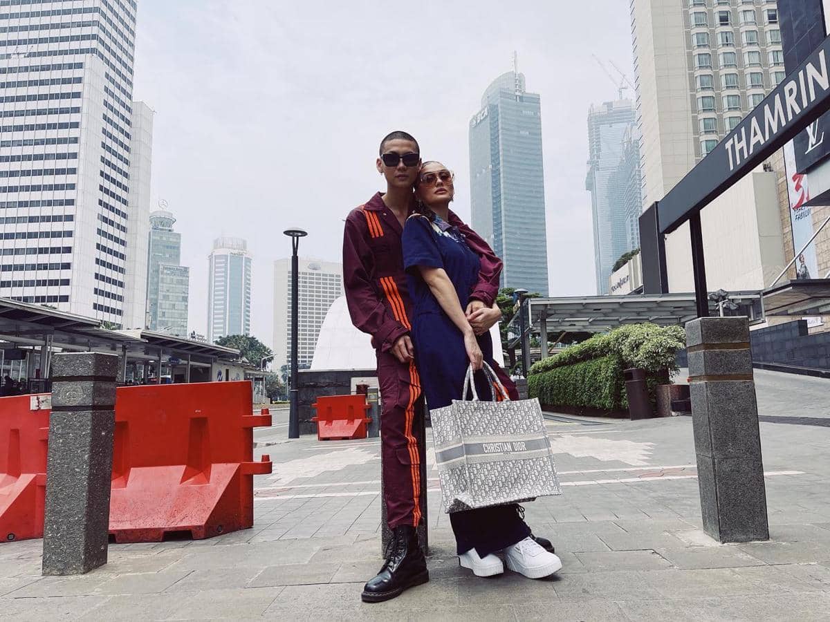 Tas branded Agnez Mo