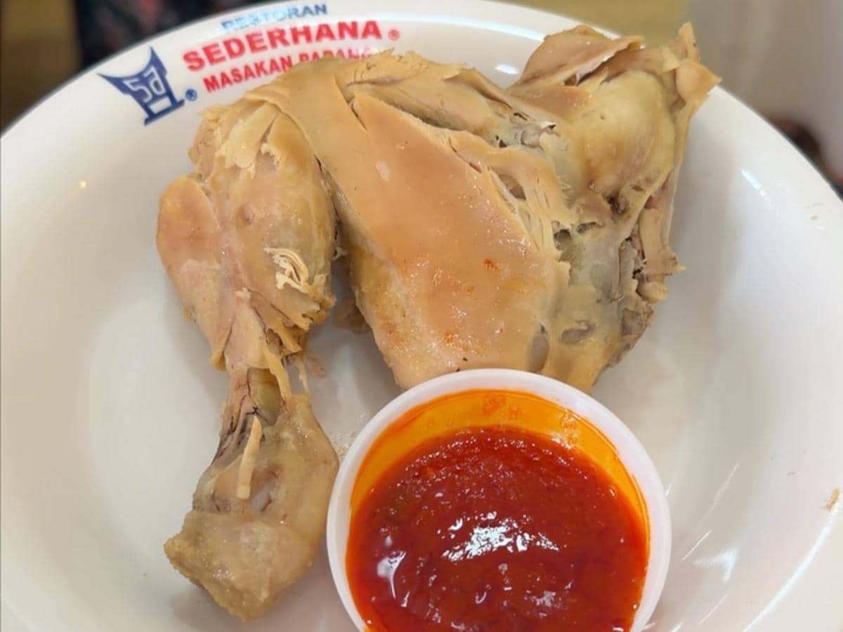 Potret menu ayam pop di Sederhana Singapore