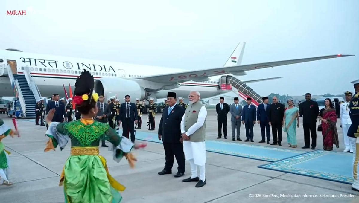 Prabowo dan None Kemayoran Sambut Kedatangan PM India di Jakarta