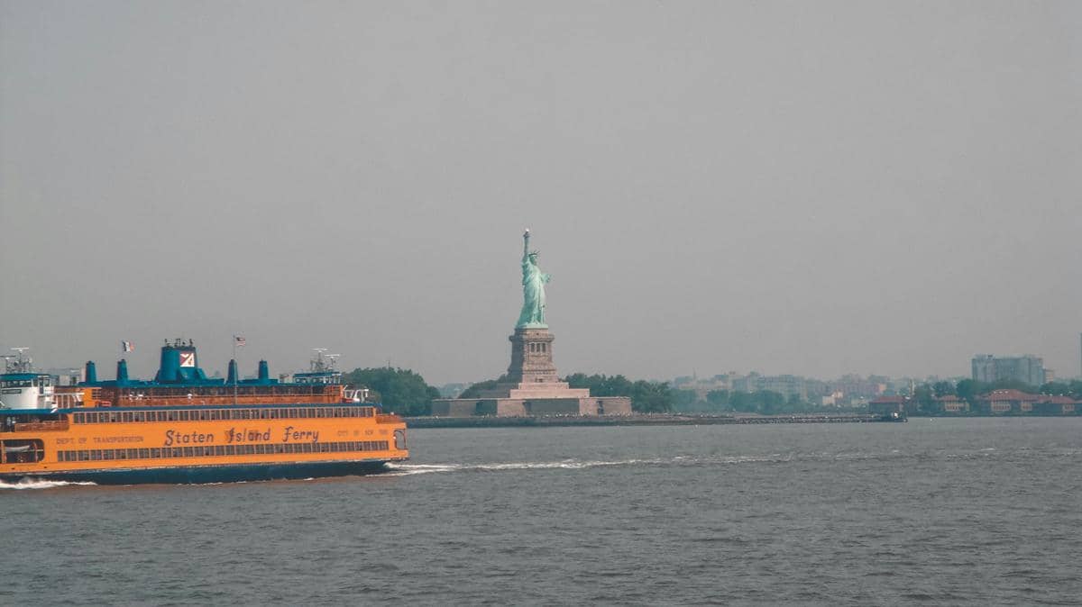 ilustrasi kapal ferry New York