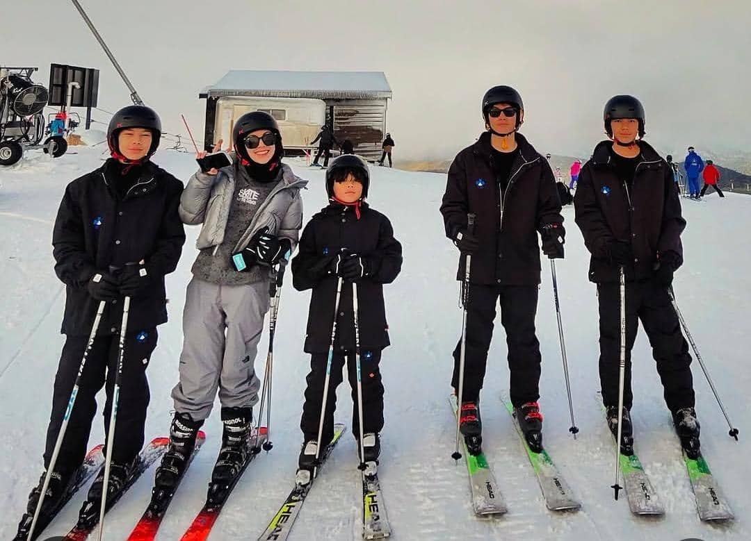 potret liburan keluarga Ratna Galih di Mt Buller