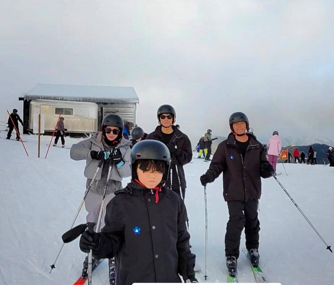 potret liburan keluarga Ratna Galih di Mt Buller