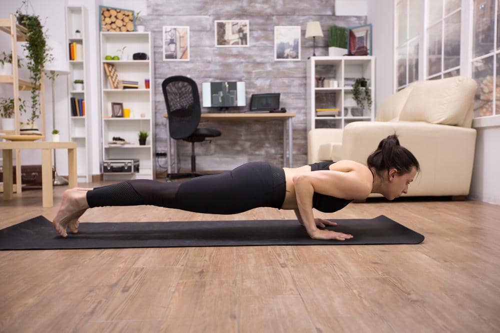 ilustrasi perempuan olahraga push-up