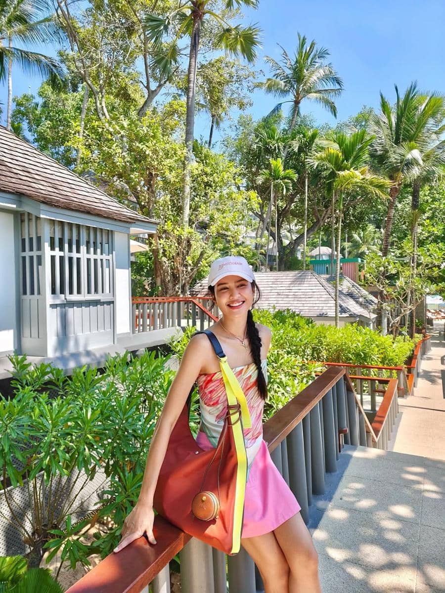 inspirasi gaya summer Mikha Tambayong