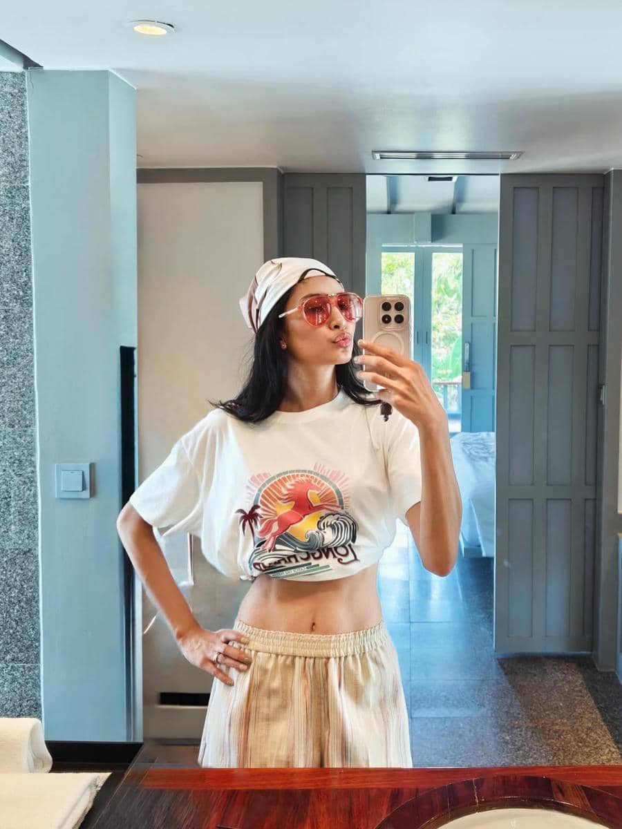 inspirasi gaya summer Mikha Tambayong