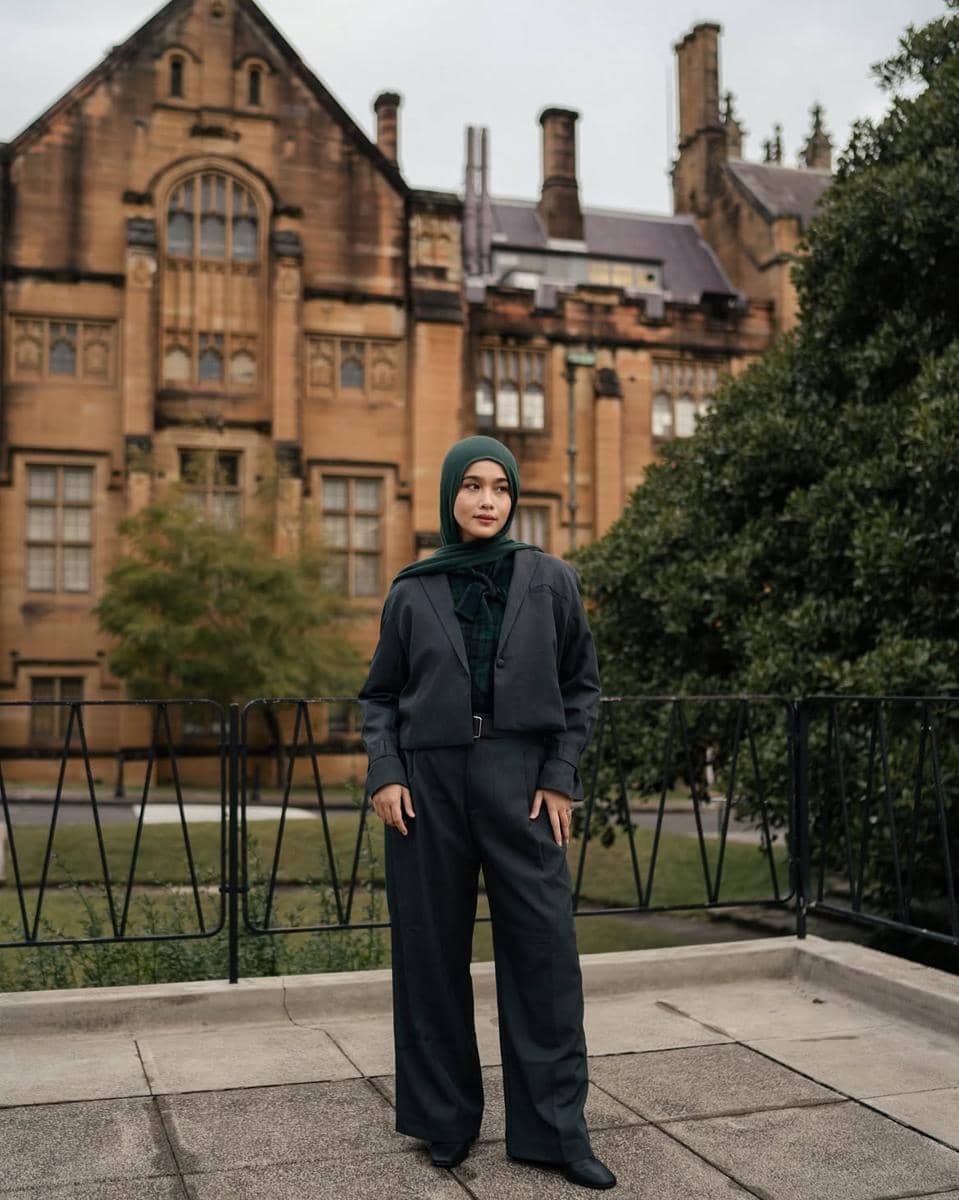 fashion hijab layering ala Ana Octarina