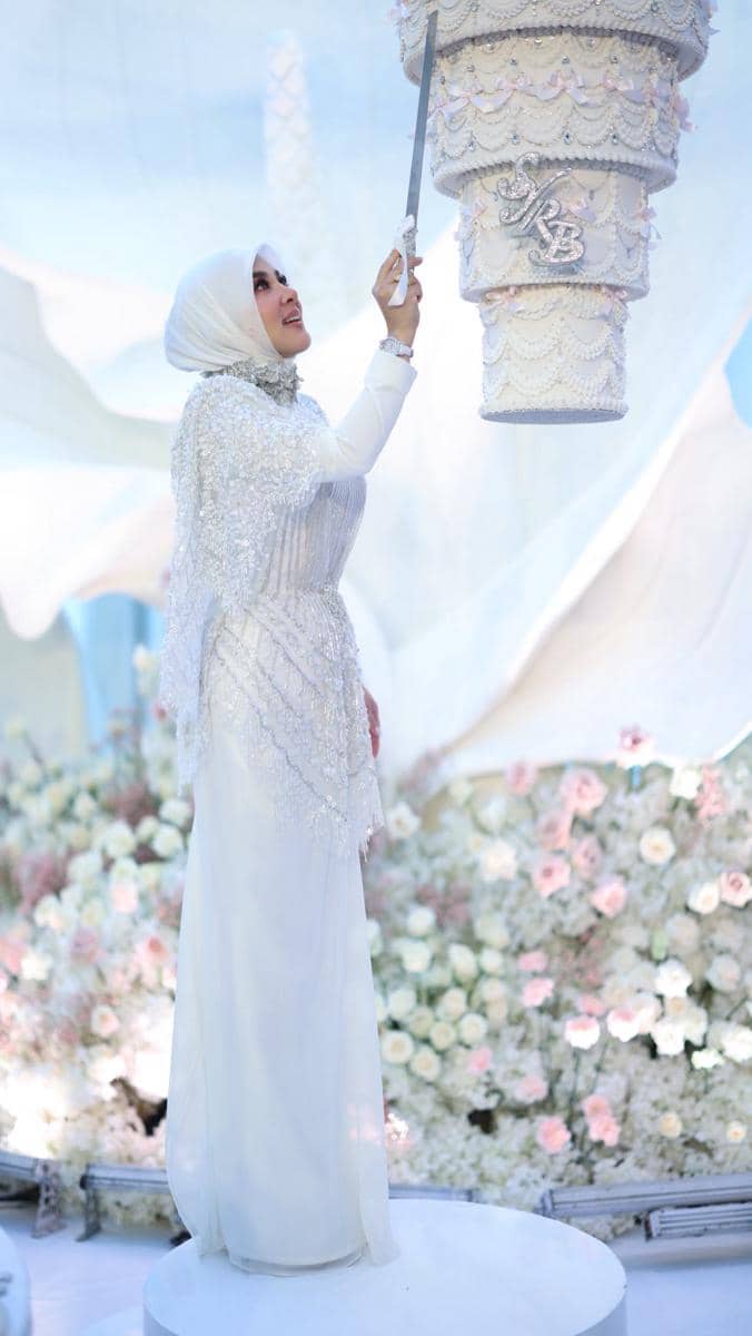 outfit hijab glamour buat ke pesta